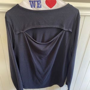 Athleta top size L